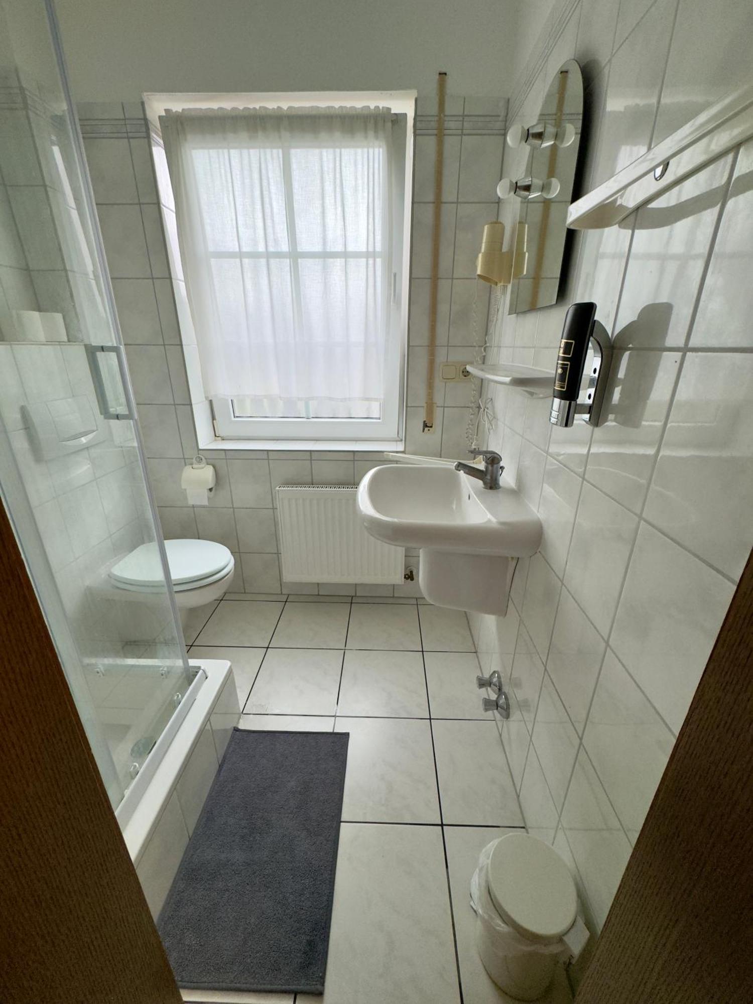 Hotel Moji 3 Landhaus Koeln ليندلار المظهر الخارجي الصورة