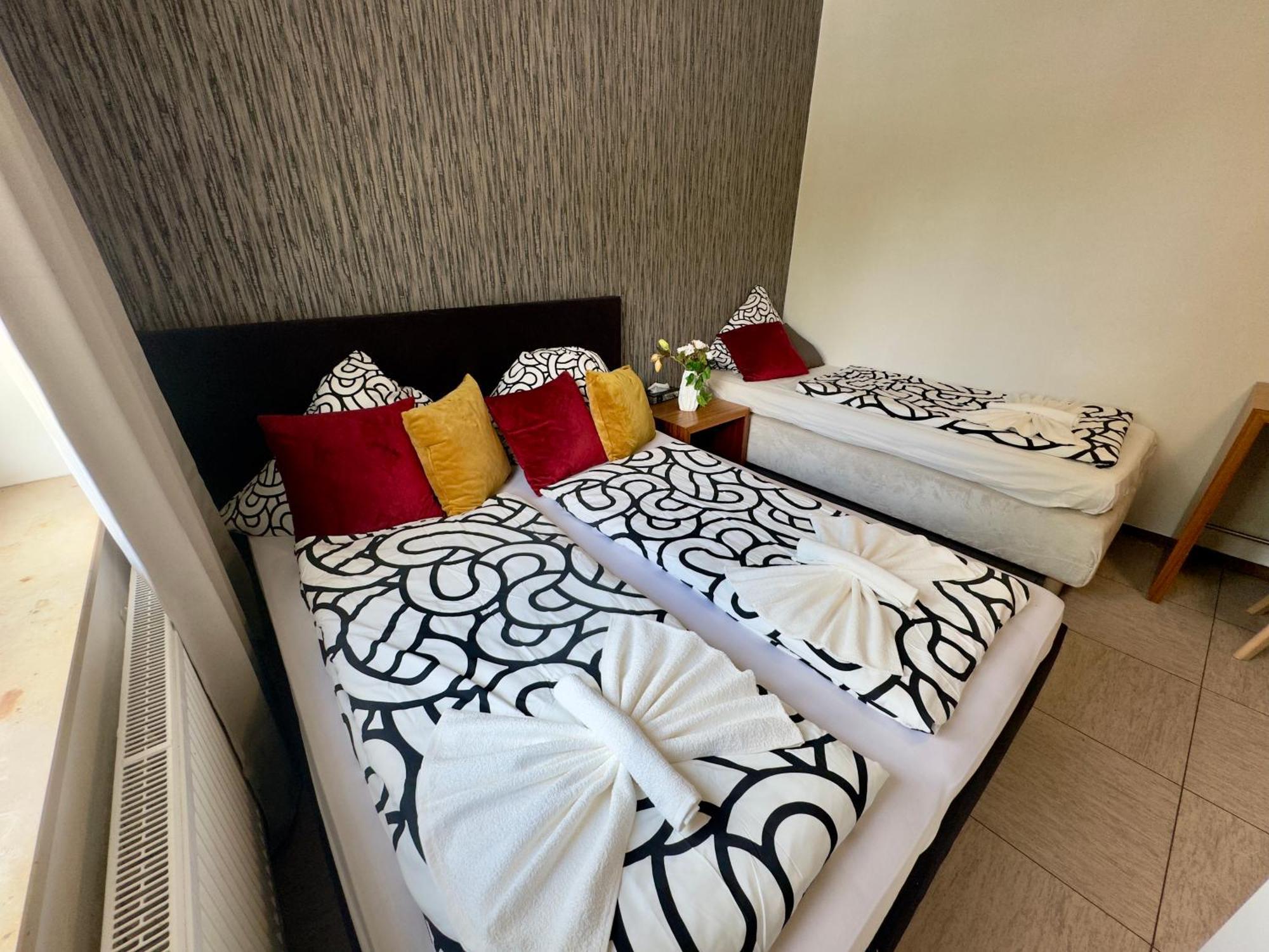 Hotel Moji 3 Landhaus Koeln ليندلار المظهر الخارجي الصورة